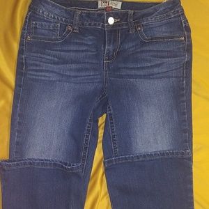 👖Lei jean's size 5 long.